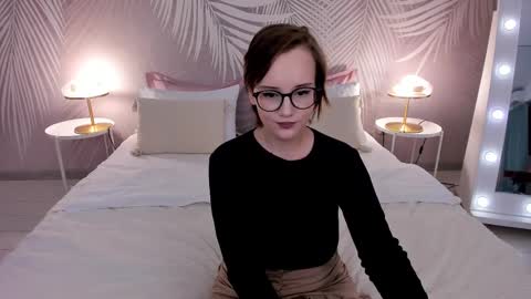 Snapshot of stellawills chatting on February 16, 8:21 am Stella online show from February 16, 8:21 am