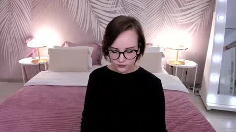 Snapshot of stellawills chatting on March 1, 4:37 am Stella online show from March 1, 4:37 am