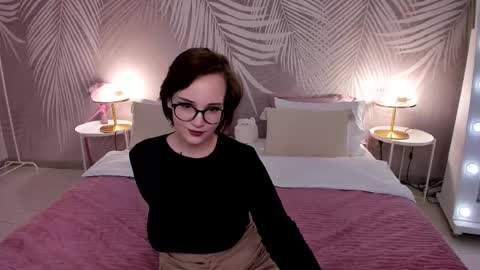 Snapshot of stellawills chatting on March 1, 10:45 am Stella online show from March 1, 10:45 am