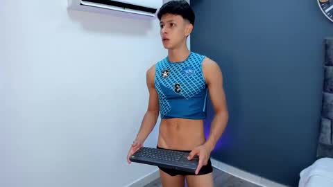 Stephane Rouss online show from November 12, 7:57 pm