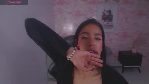 Snapshot of stephania_t chatting on December 27, 6:46 am Stephania online show from December 27, 6:46 am