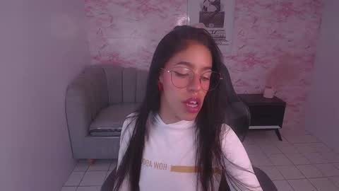 Snapshot of stephania_t chatting on December 28, 4:19 am Stephania online show from December 28, 4:19 am