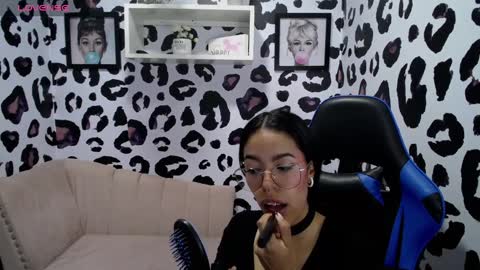 Snapshot of stephania_t chatting on February 6, 11:54 am Stephania online show from February 6, 11:54 am