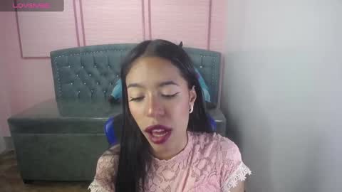 Snapshot of stephania_t chatting on March 3, 10:28 am Stephania online show from March 3, 10:28 am