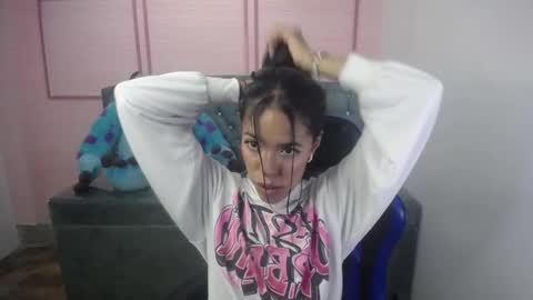 Snapshot of stephania_t chatting on March 8, 10:54 am Stephania online show from March 8, 10:54 am