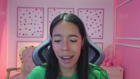 Snapshot of stephania_t chatting on September 22, 12:29 pm Stephania online show from September 22, 12:29 pm