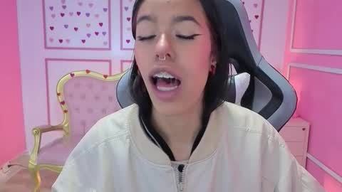 Snapshot of stephania_t chatting on October 2, 11:39 am Stephania online show from October 2, 11:39 am