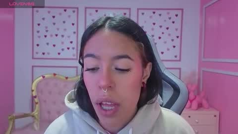 Snapshot of stephania_t chatting on October 6, 11:29 am Stephania online show from October 6, 11:29 am