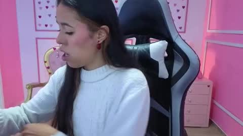 Snapshot of stephania_t chatting on October 21, 12:28 pm Stephania online show from October 21, 12:28 pm