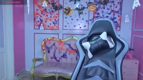 Snapshot of stephania_t chatting on October 31, 1:01 pm Stephania online show from October 31, 1:01 pm