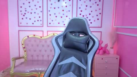 Snapshot of stephania_t chatting on December 16, 11:48 am Stephania online show from December 16, 11:48 am