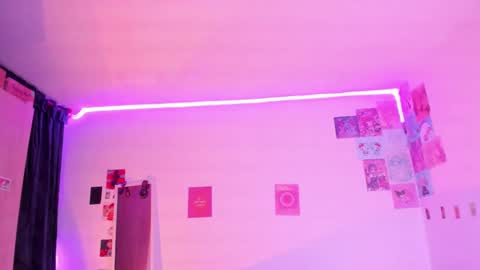 Stephanie  online show from February 6, 2:00 am