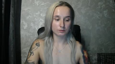 Snapshot of stephiepink chatting on November 6, 11:44 am Grace online show from November 6, 11:44 am