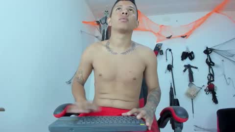 Snapshot of steven19_latinboy chatting on November 2, 11:56 am Steven online show from November 2, 11:56 am