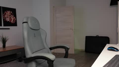 Stewart Barnz online show from October 15, 7:30 am