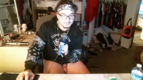 Snapshot of stickey4areason chatting on December 15, 11:09 pm stickey online show from December 15, 11:09 pm