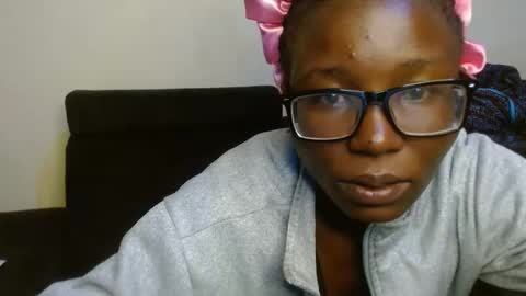 Snapshot of sticklavah chatting on November 5, 3:06 am sticklavah online show from November 5, 3:06 am