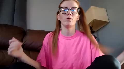 stickyredfunsize online show from November 16, 4:56 pm