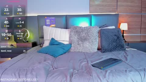 Stone Lee  online show from December 15, 3:56 am