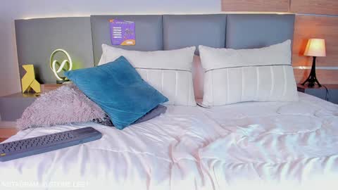 Stone Lee  online show from December 28, 3:15 pm