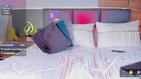 Stone Lee  online show from January 12, 4:08 pm