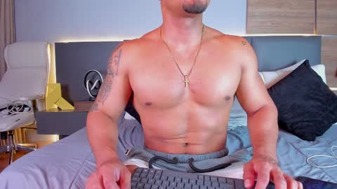 Stone Lee  online show from January 28, 6:38 am