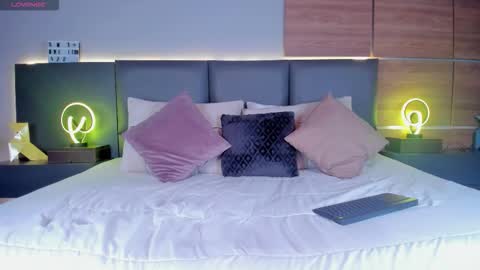 Stone Lee  online show from September 9, 8:47 am