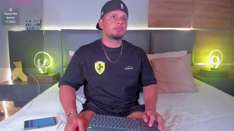 Stone Lee  online show from September 16, 1:50 am