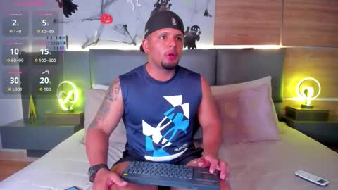 Stone Lee  online show from November 4, 9:08 am