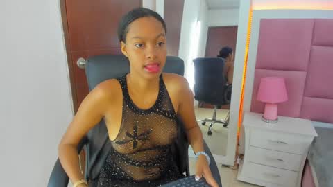 Snapshot of stormihills chatting on January 17, 1:46 pm Sweety Stormi online show from January 17, 1:46 pm