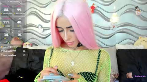 Snapshot of stormirusso chatting on December 6, 4:58 am Mar online show from December 6, 4:58 am