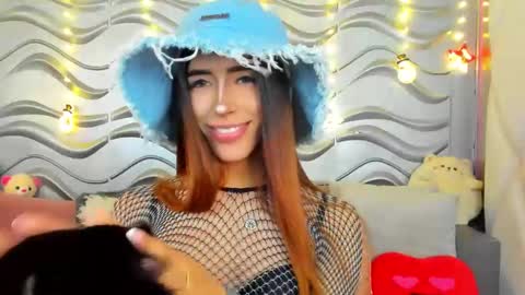 Snapshot of stormirusso chatting on December 22, 1:34 am Mar online show from December 22, 1:34 am