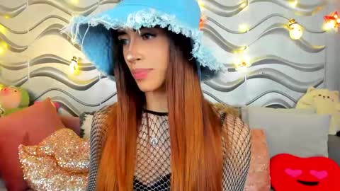 Snapshot of stormirusso chatting on December 22, 4:39 am Mar online show from December 22, 4:39 am