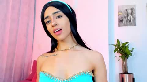 Snapshot of stormirusso chatting on January 31, 2:37 am Mar online show from January 31, 2:37 am