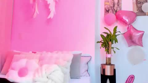 Snapshot of stormirusso chatting on February 27, 3:36 am Mar online show from February 27, 3:36 am