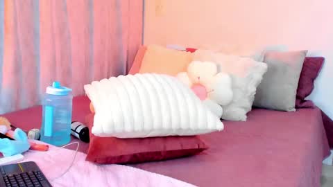 Snapshot of stormirusso chatting on March 12, 5:24 am Mar online show from March 12, 5:24 am