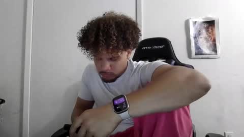 Snapshot of str8dj chatting on October 30, 4:36 am Dj online show from October 30, 4:36 am