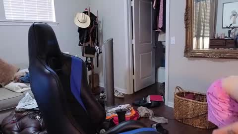 str8whiteboy21 online show from September 12, 4:29 pm