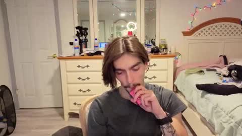 str8whiteboy21 online show from November 26, 6:36 am