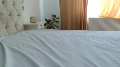 Vivian online show from February 24, 8:49 am