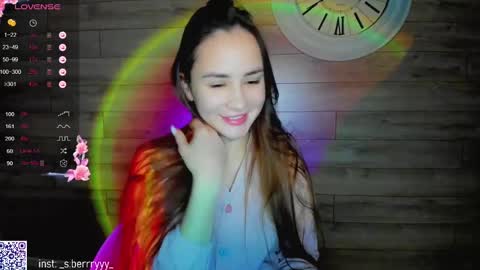 Snapshot of straw_juice chatting on December 30, 3:14 am Laura online show from December 30, 3:14 am