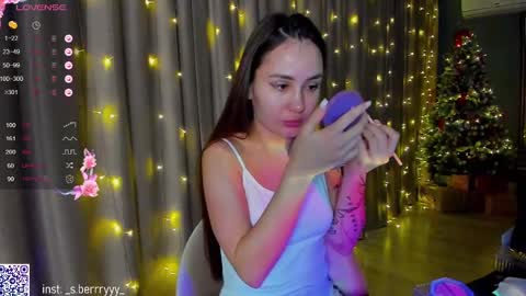 Snapshot of straw_juice chatting on January 3, 3:38 am Laura online show from January 3, 3:38 am