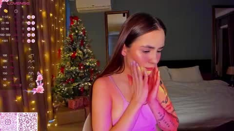 Snapshot of straw_juice chatting on January 18, 7:49 am Laura online show from January 18, 7:49 am