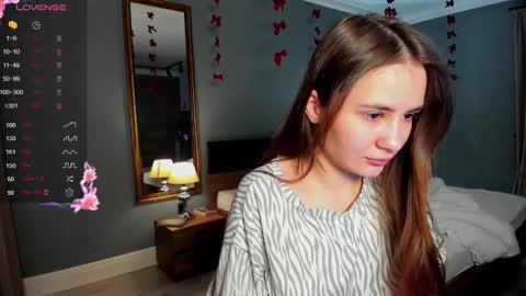 Snapshot of straw_juice chatting on February 16, 4:42 am Laura online show from February 16, 4:42 am