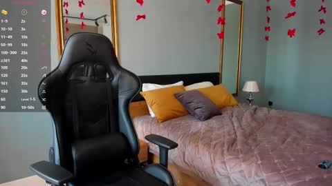 Snapshot of straw_juice chatting on March 1, 8:02 am Laura online show from March 1, 8:02 am