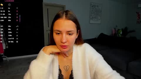 Snapshot of straw_juice chatting on October 2, 3:02 am Laura online show from October 2, 3:02 am