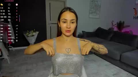 Snapshot of straw_juice chatting on October 13, 3:39 am Laura online show from October 13, 3:39 am