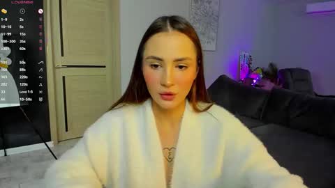 Snapshot of straw_juice chatting on October 24, 4:53 am Laura online show from October 24, 4:53 am