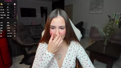 Snapshot of straw_juice chatting on November 15, 12:41 am Laura online show from November 15, 12:41 am