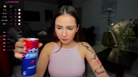 Snapshot of straw_juice chatting on November 24, 5:18 am Laura online show from November 24, 5:18 am